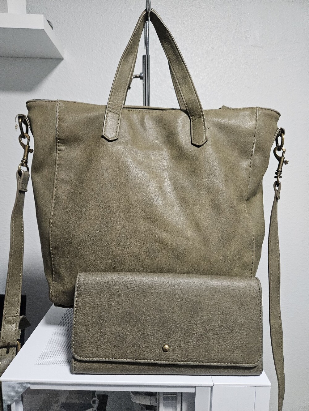 Universal Threads Olive Green Tote & Wallet Set